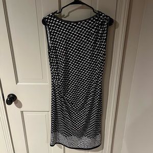 Sleeveless Black white and red small flowered midi dress